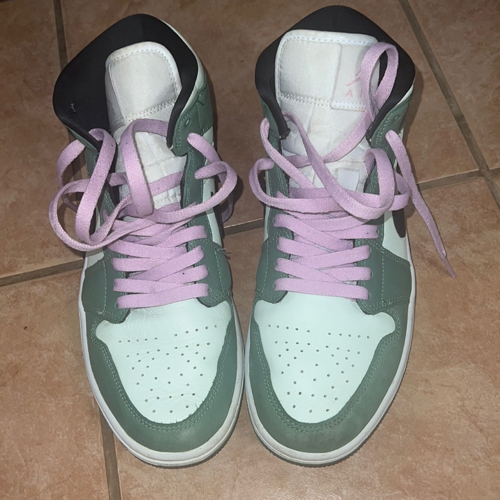 NIKE JORDAN 1